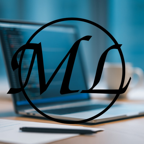 Das ML Logo stellt die Buchstaben M und L in rosa und geschwungener Schrift dar welche von einem rosa Kreis umgeben sind.